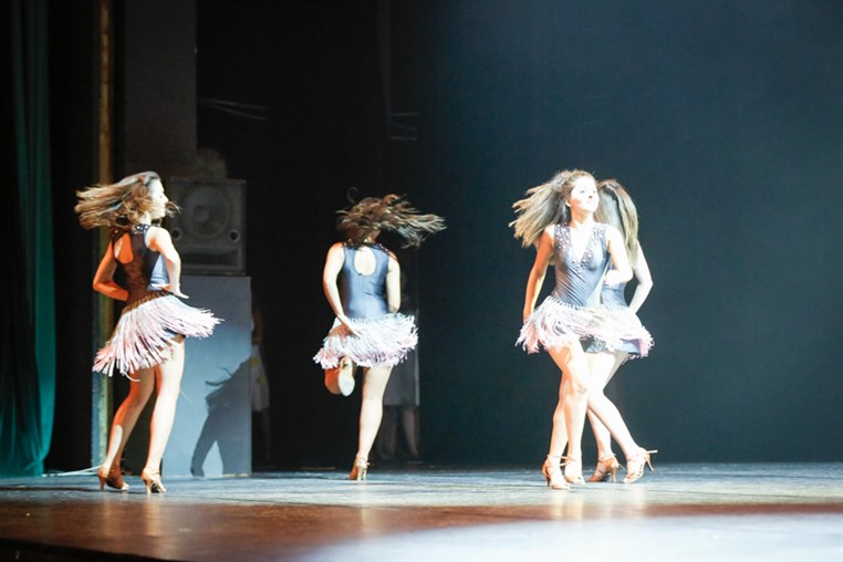 Tribe Dance Hold Your Dream 